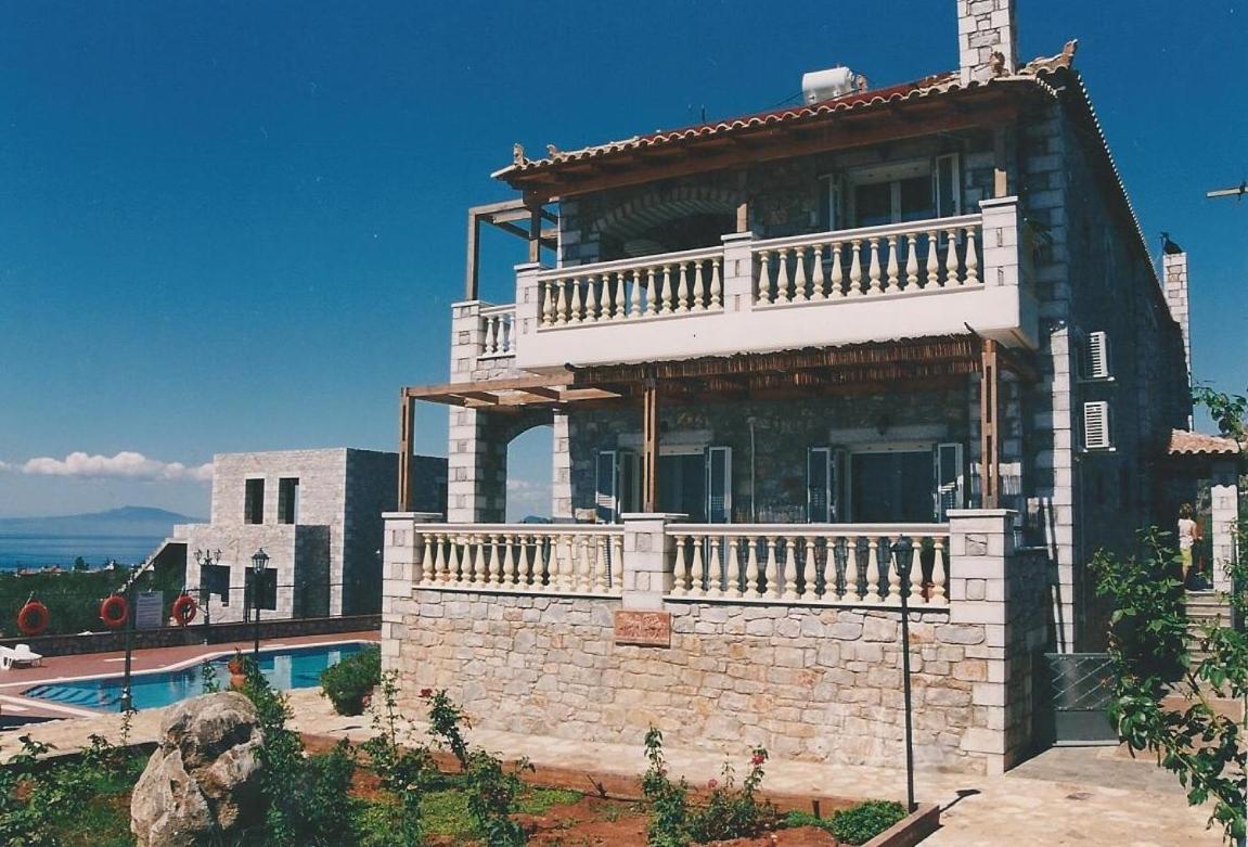 Amalia Apartments Stoúpa エクステリア 写真